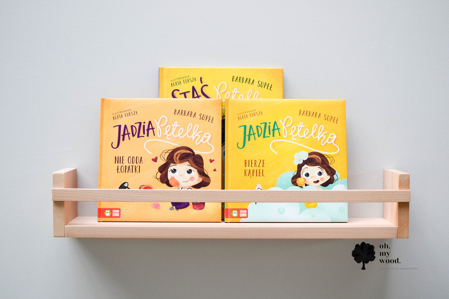 Wooden nursery kids bookshelf