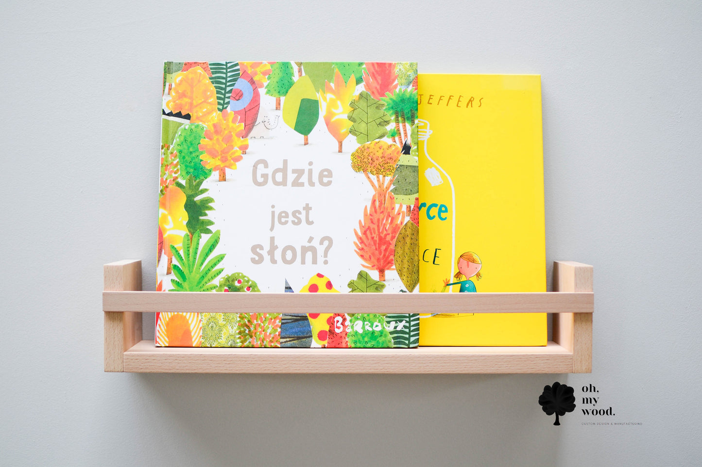 Wooden nursery kids bookshelf