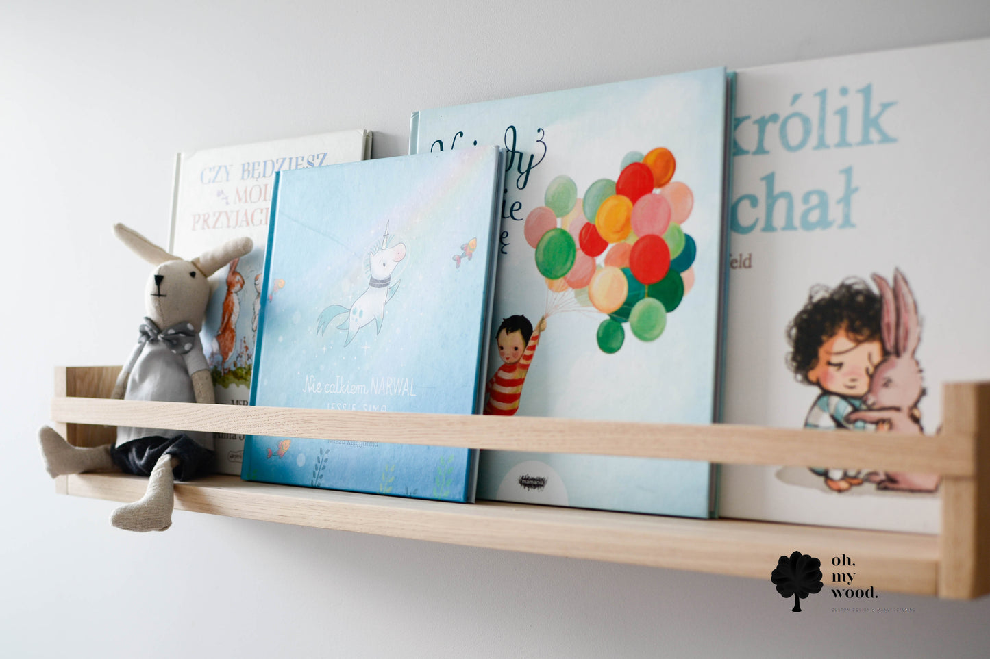 Wooden nursery kids bookshelf
