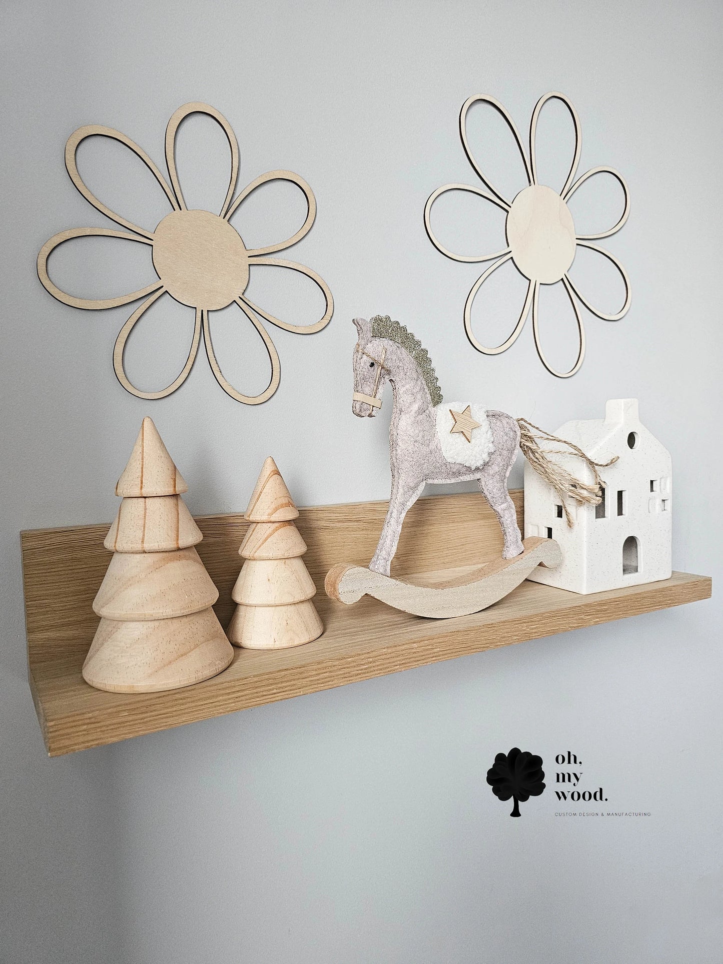 Wooden kids nursery shelf