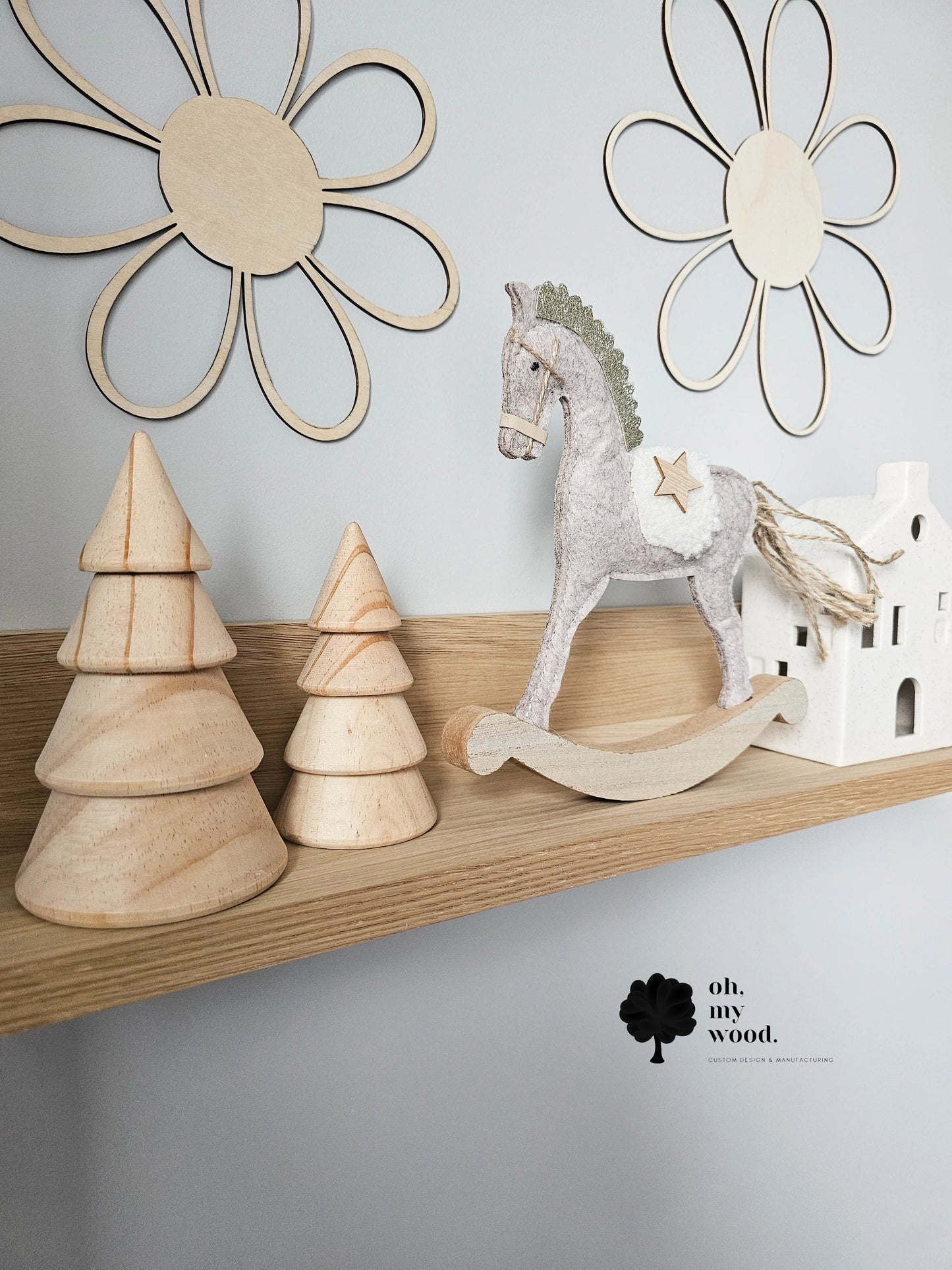 Wooden kids nursery shelf