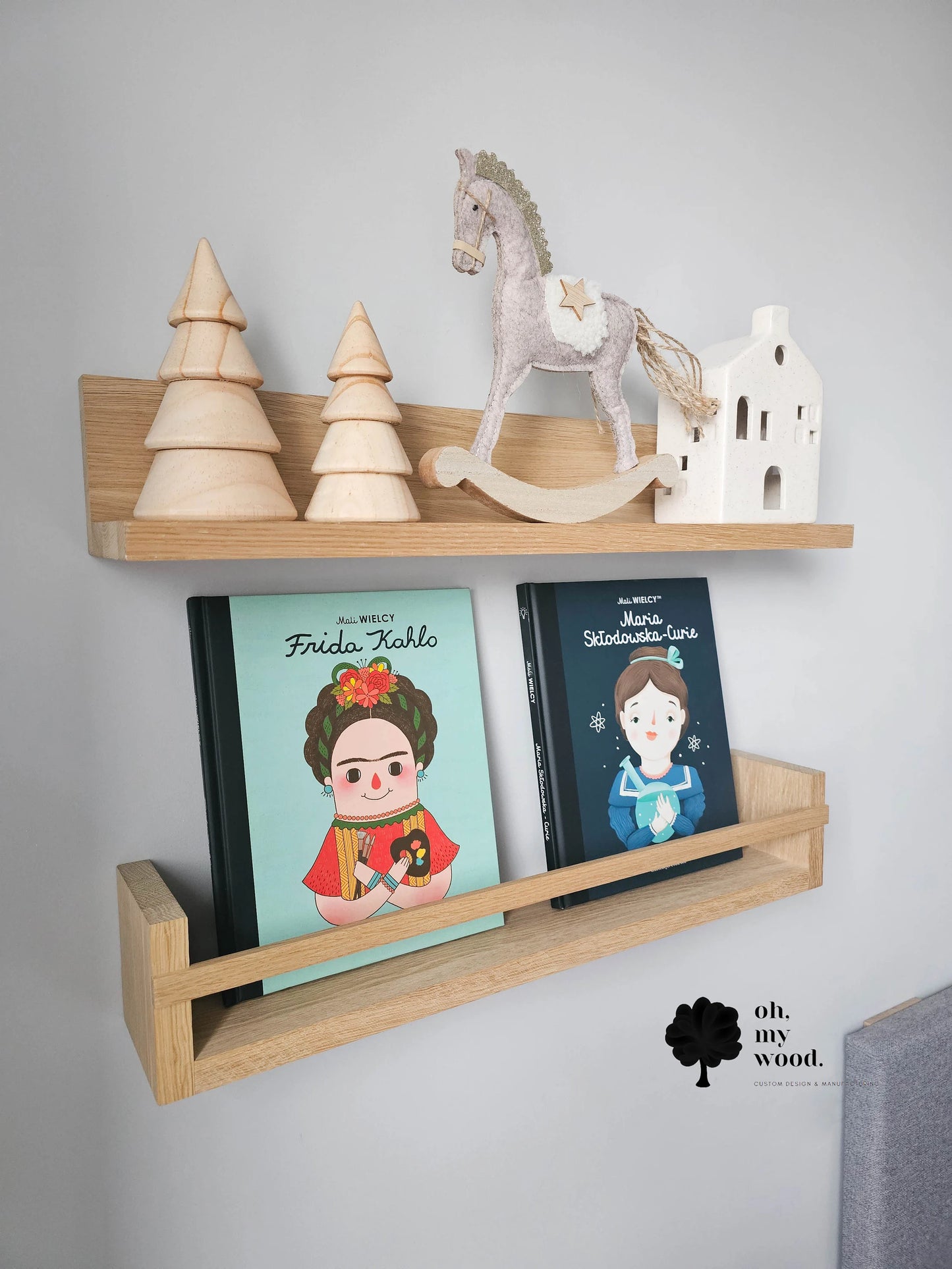 Set of 2 wooden kids nursery shelf