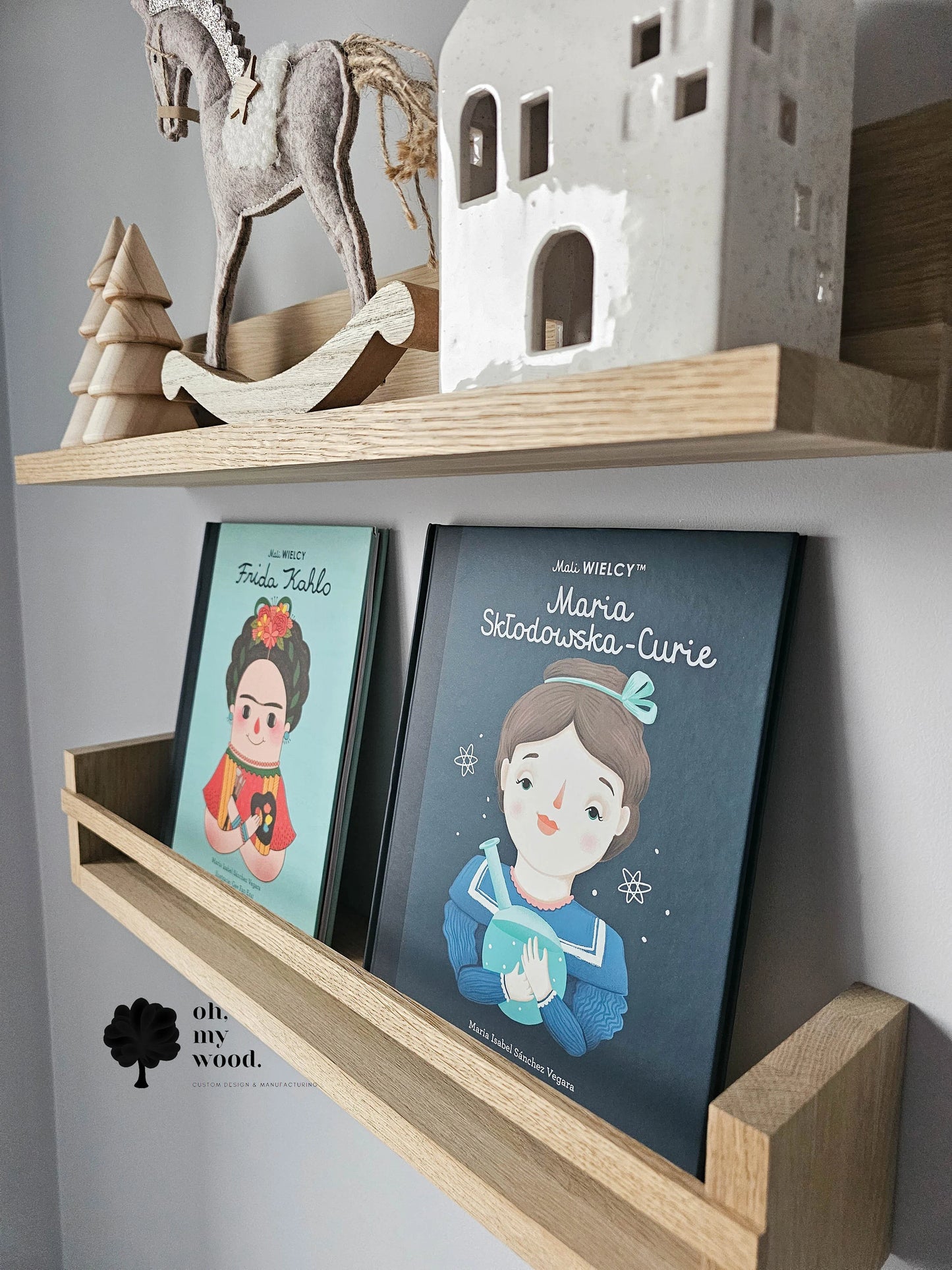 Set of 2 wooden kids nursery shelf